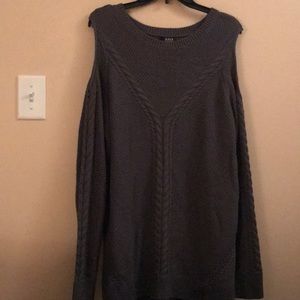 Gray cold shoulders sweater